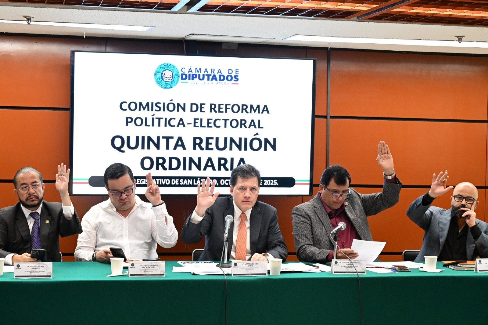 Víctor Hugo Lobo Román preside la Quinta Reunión Ordinaria de la Comisión de Reforma Política-Electoral